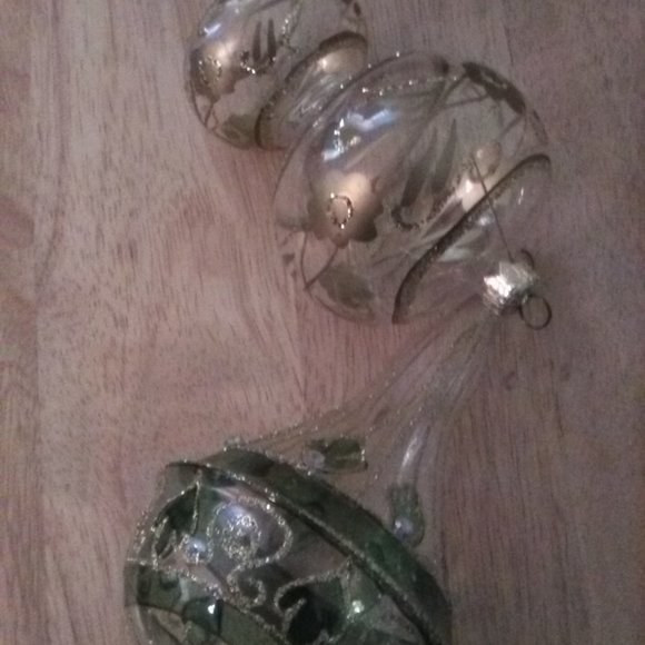 2 Clear Ornaments with Gold Accents - Picture 1 of 7